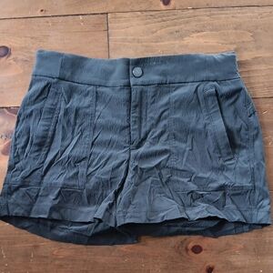 Athleta Dark Mossy Green Trekky Shorts Women's Sz 4